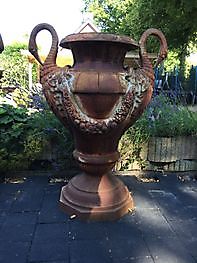 Vase de jardin ancien en fonte et oreilles de cygne - Webshop Decobyjo decoratie huis en tuin