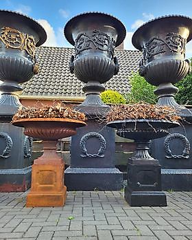 cast iron bowl vase on pedestal - Webshop Decobyjo decoratie huis en tuin