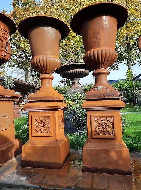 Look at this lovely stately cast iron set! Decobyjo - Bellingwolde