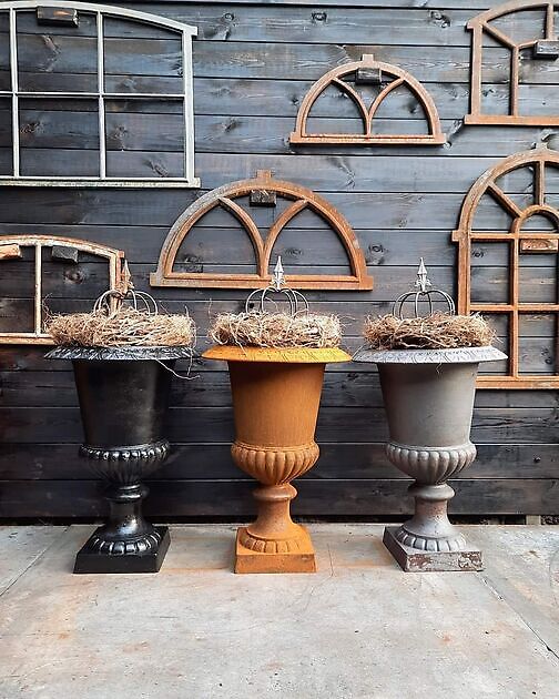 Beautiful new cast iron garden vases! Decobyjo - Bellingwolde