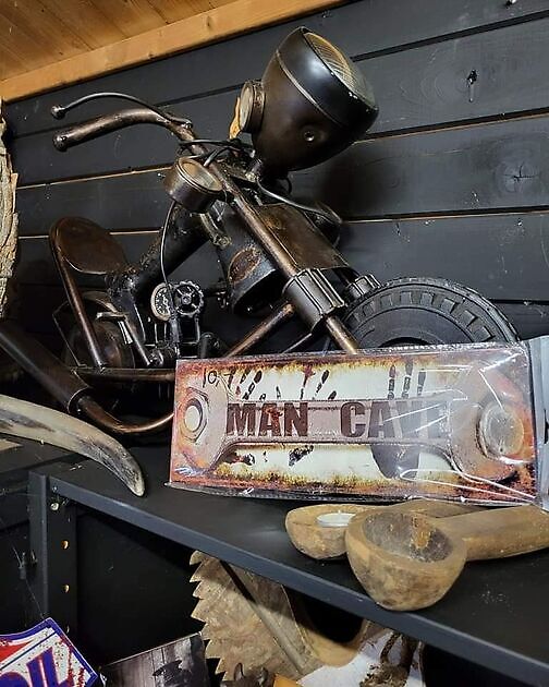 Did you know that Decobyjo also offers really cool Mancave decorations? Decobyjo - Bellingwolde