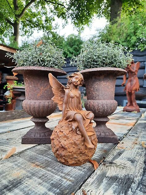 For cast iron home and garden decorations, Decobyjo is the place to go! Decobyjo - Bellingwolde