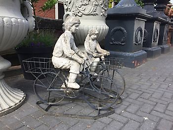 Jongen en meisje op fiets Decobyjo - Bellingwolde