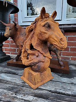 Gietijzeren paardenhoofd op bol - Decobyjo - Bellingwolde