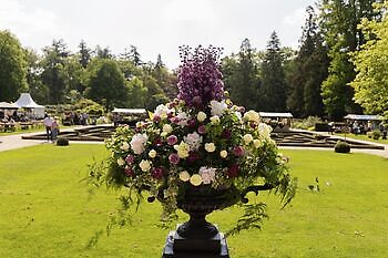 Location de vases de jardin en fonte pour événements, mariages ou captations télévisées.! Decobyjo - Bellingwolde