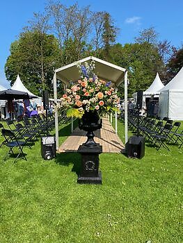 Location de vases de jardin en fonte pour événements, mariages ou captations télévisées.! Decobyjo - Bellingwolde