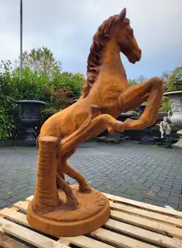 Decobyjo had a new rearing cast iron horse on our doorstep today! Decobyjo - Bellingwolde