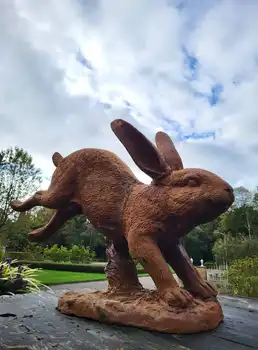 Lapin sauteur en fonte rouillée - Decobyjo - Bellingwolde