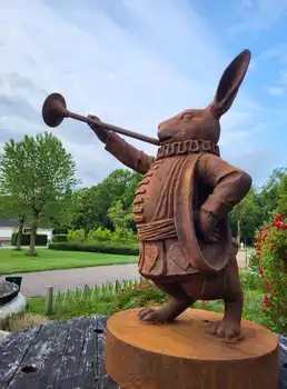 Dieser wunderschöne gusseiserne Hase mit Trompete wurde gerade nach Bottrop gebracht. - Decobyjo - Bellingwolde